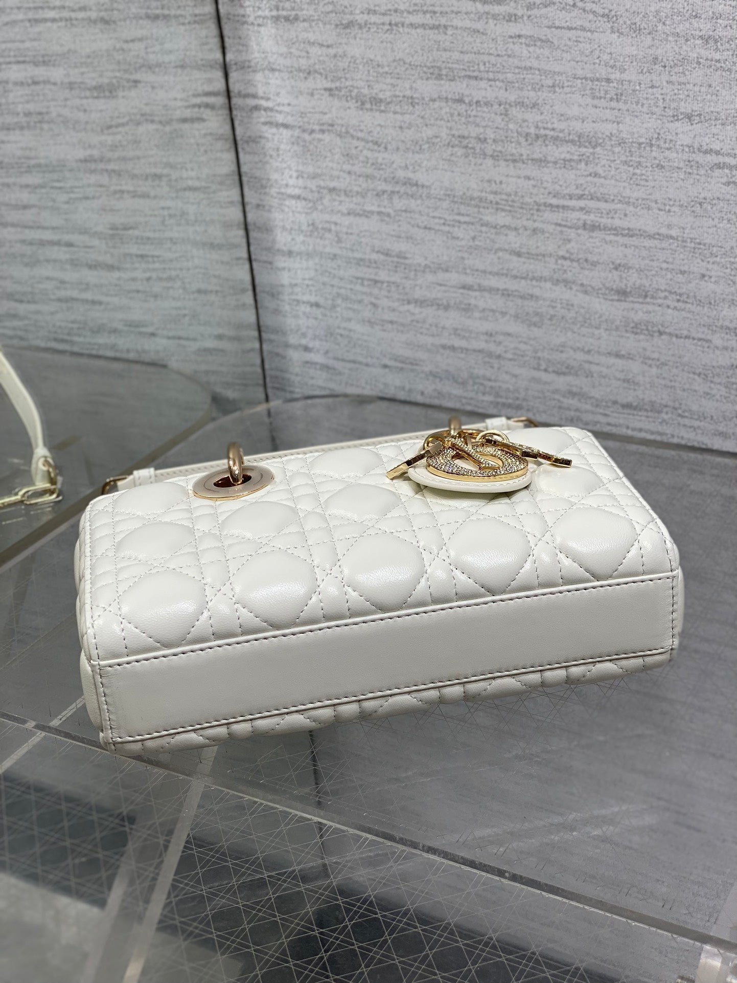 DIOR 25S SMALL LADY D‑JOY BAG 22 IN IVORY CALFSKIN GOLD HARDWARE
