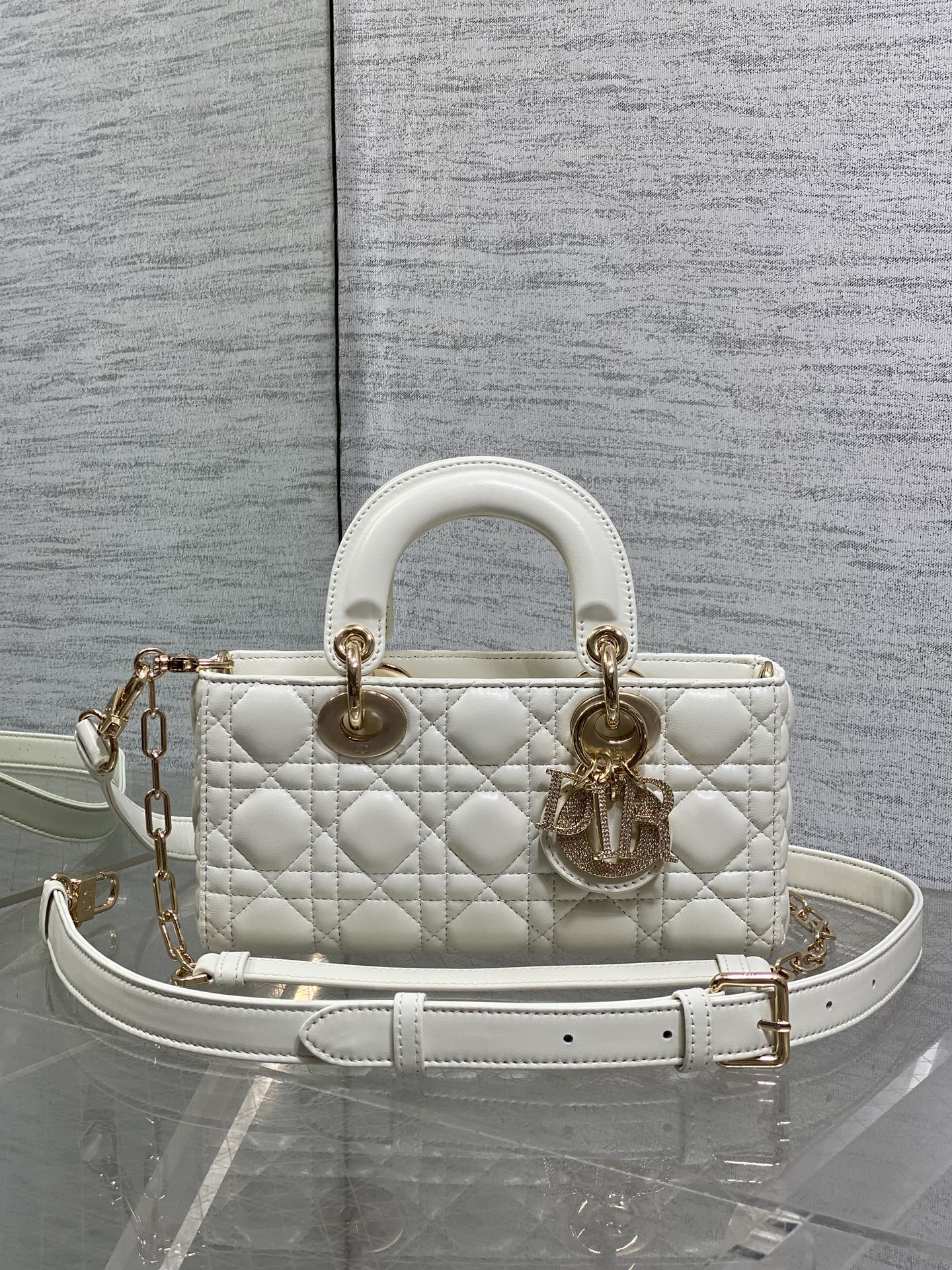 DIOR 25S SMALL LADY D‑JOY BAG 22 IN IVORY CALFSKIN GOLD HARDWARE