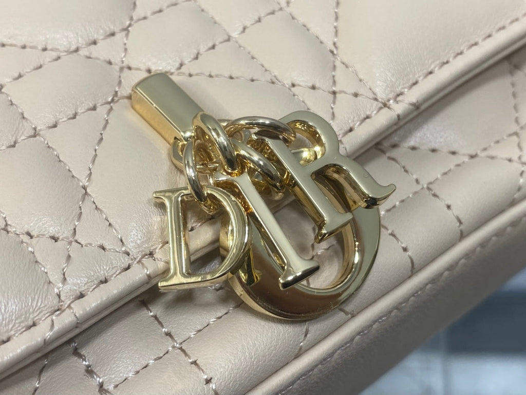 DIOR 25S  TALK PHONE POUCH 18 IN LIGHT IVORY CANNAGE LAMBSKIN