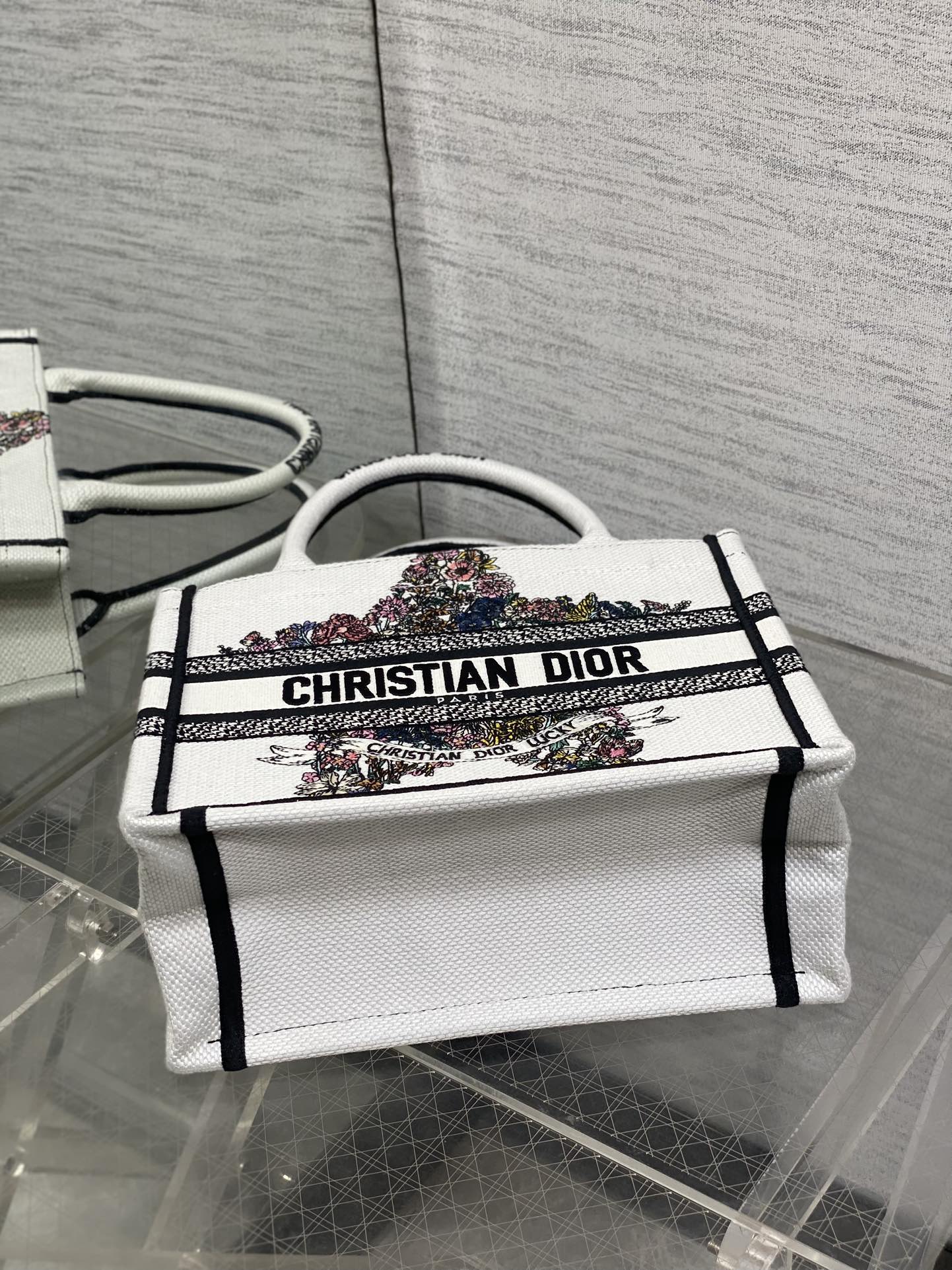 DIOR 25S LUCKY SMALL DIOR BOOK TOTE 26 IN WHITE MULTICOLOR DIOR STAR EMBROIDERY