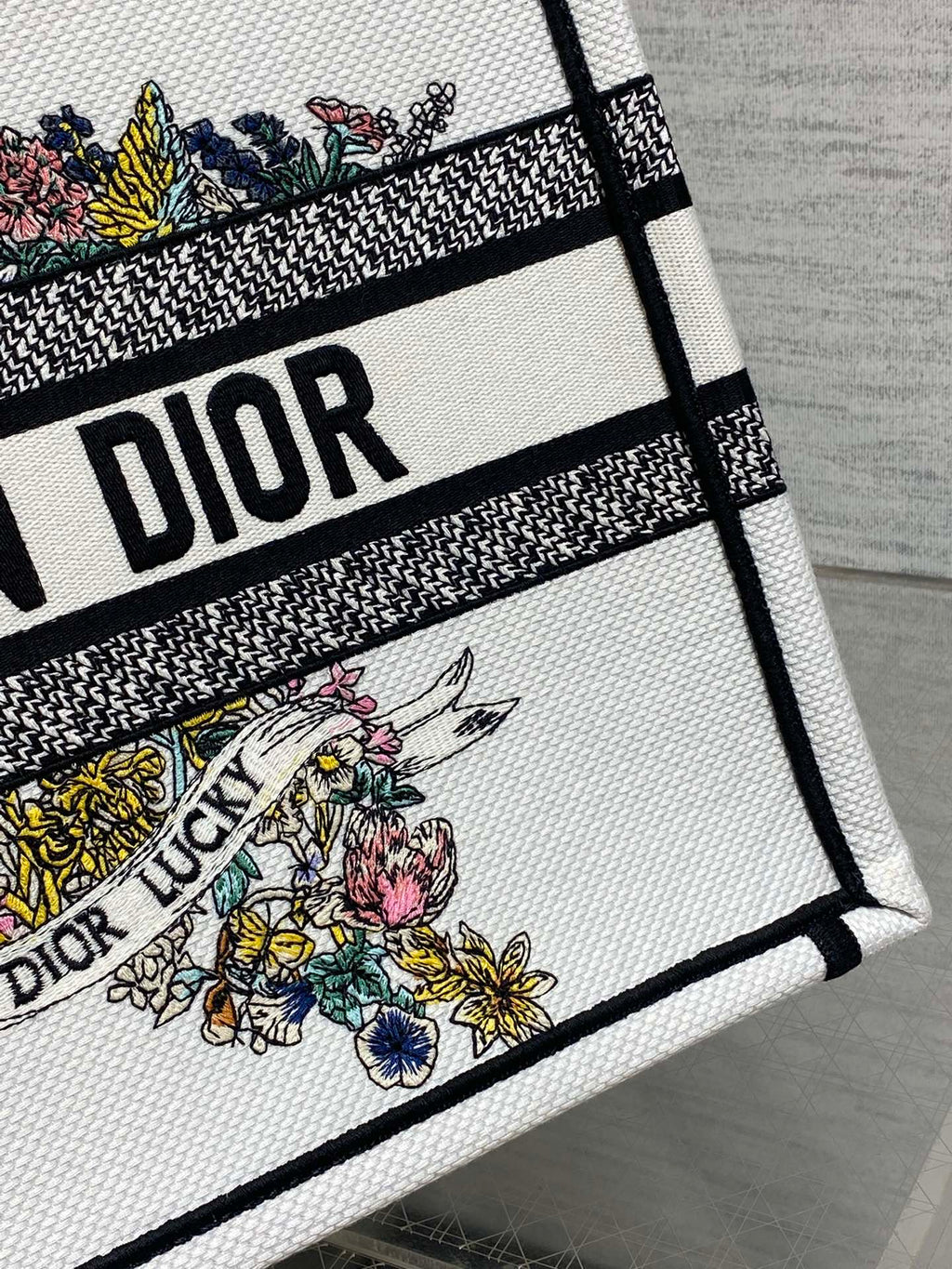 DIOR 25S LUCKY MEDIUM DIOR BOOK TOTE 36 IN WHITE MULTICOLOR DIOR STAR EMBROIDERY
