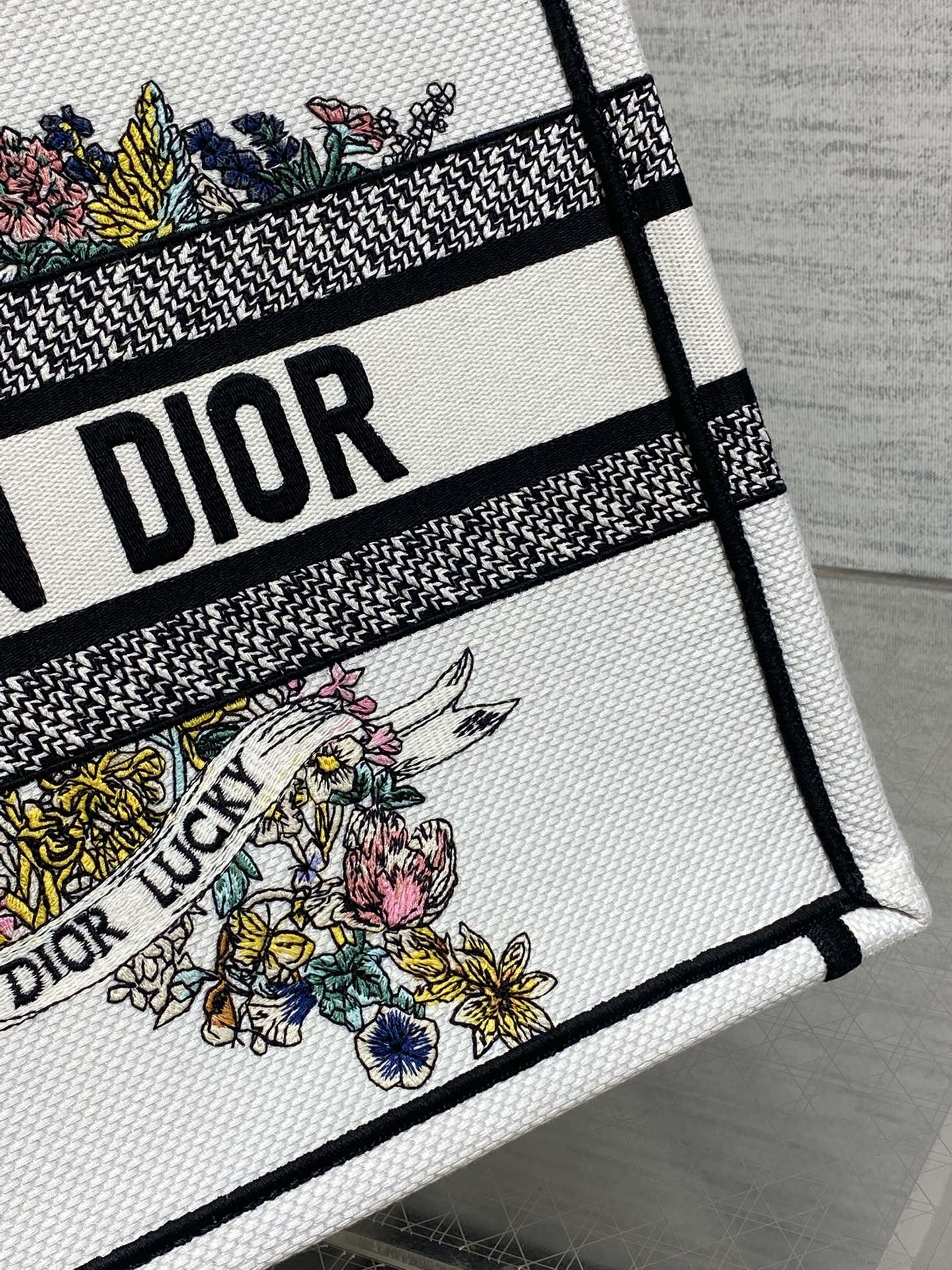 DIOR 25S LUCKY MEDIUM DIOR BOOK TOTE 36 IN WHITE MULTICOLOR DIOR STAR EMBROIDERY