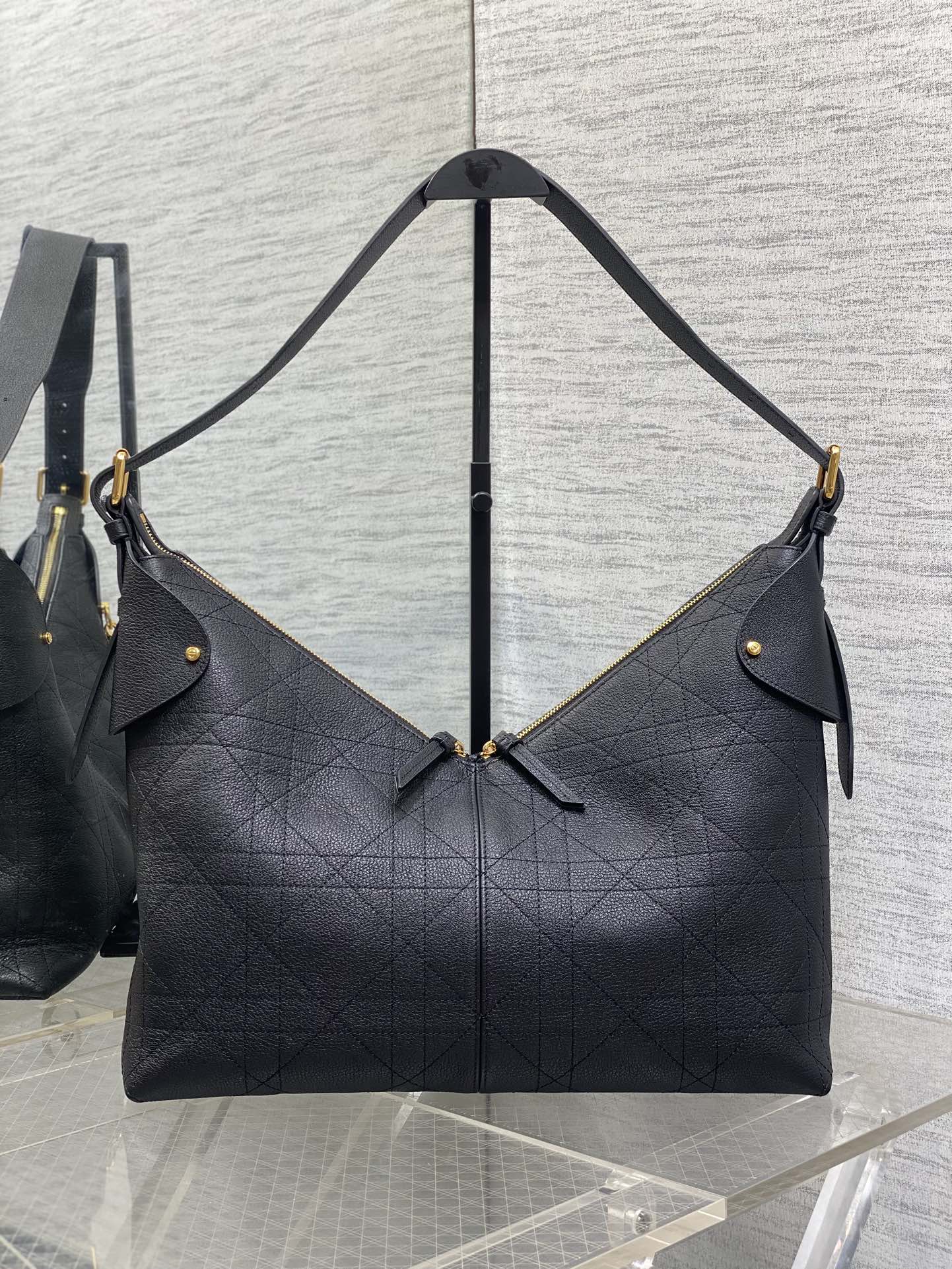 DIOR 25S VOYAGE BAG 34 IN BLACK FLAT MACROCANNAGE GRAINED CALFSKIN