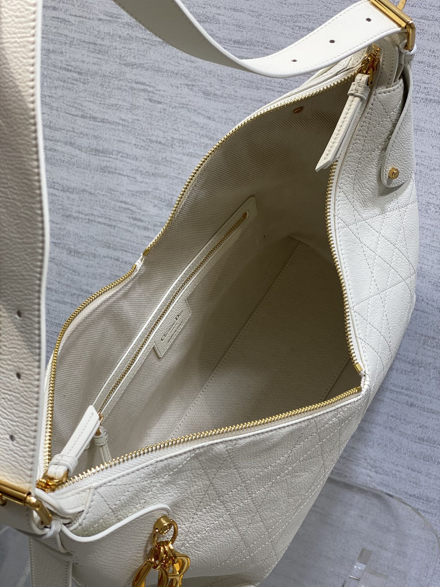 DIOR 25S VOYAGE BAG 34 IN IVORY FLAT MACROCANNAGE GRAINED CALFSKIN