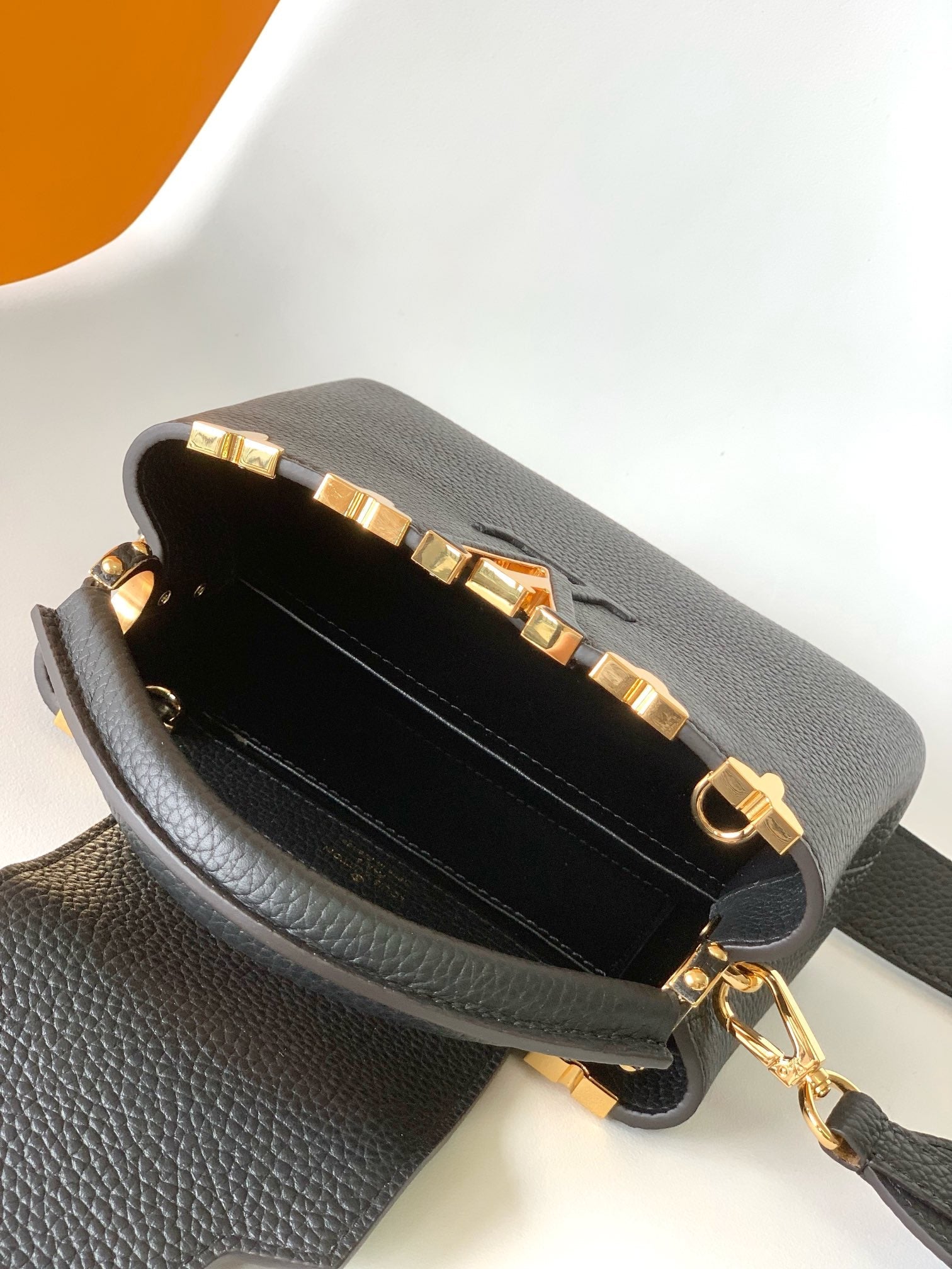 LOUIS VUITTON CAPUCINES MM BAG 21 IN BLACK TAURILLON COWHIDE GOLD HARDWARE
