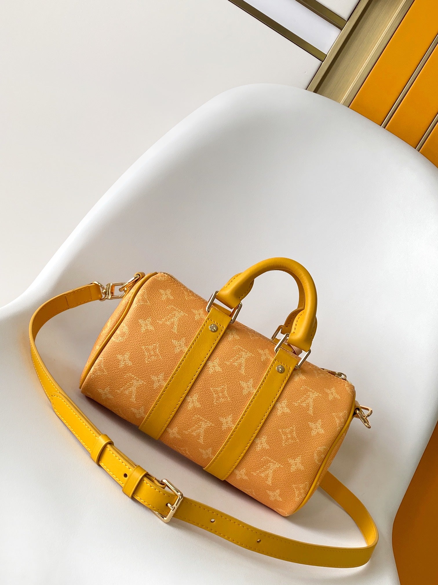LOUIS VUITTON KEEPALL BANDOULIÈRE 25 IN ORANGE MONOGRAM HERITAGE CANVAS