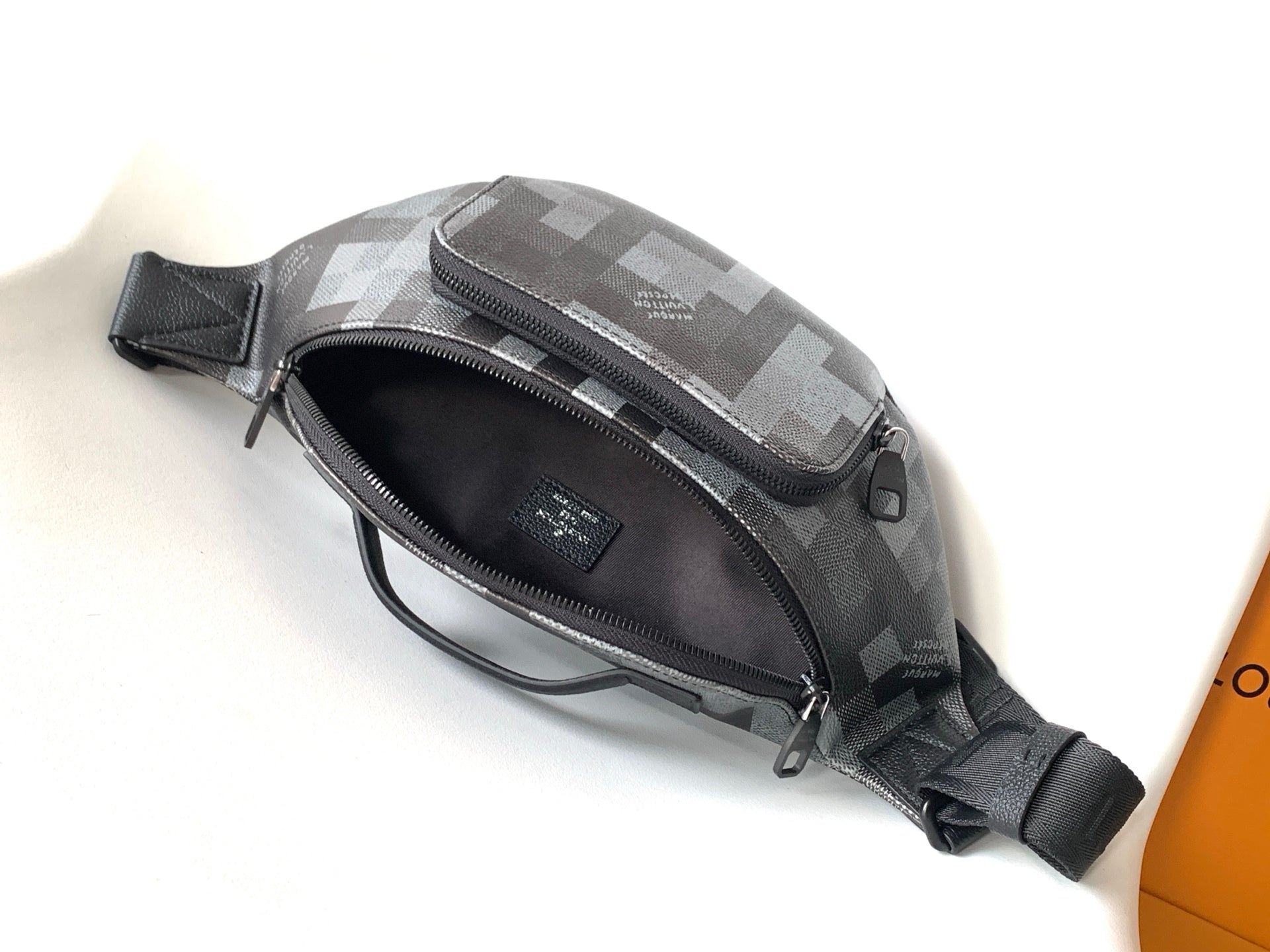 LOUIS VUITTON LV 25S ORIGINAL DYNAMIC BUMBAG 30 IN CANVAS DAMOFLAGE BLACK