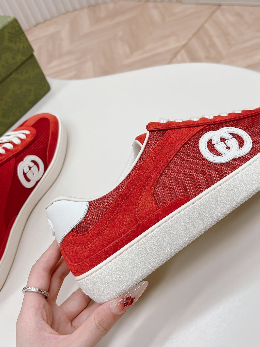 GUCCI SNEAKER WITH INTERLOCKING G IN CHERRY RED SUEDE AND MESH