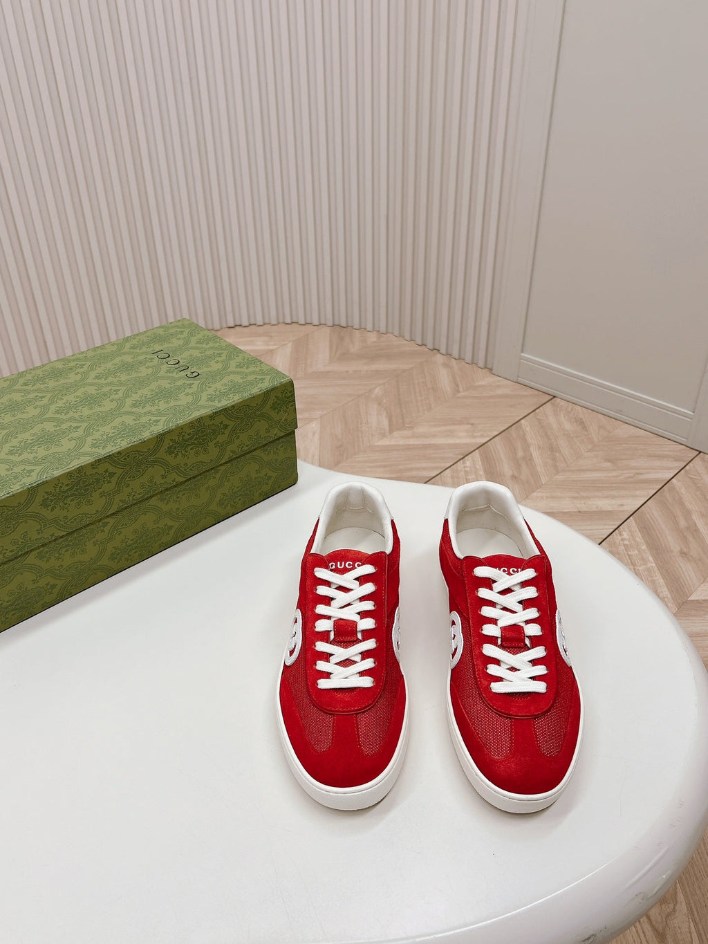 GUCCI SNEAKER WITH INTERLOCKING G IN CHERRY RED SUEDE AND MESH