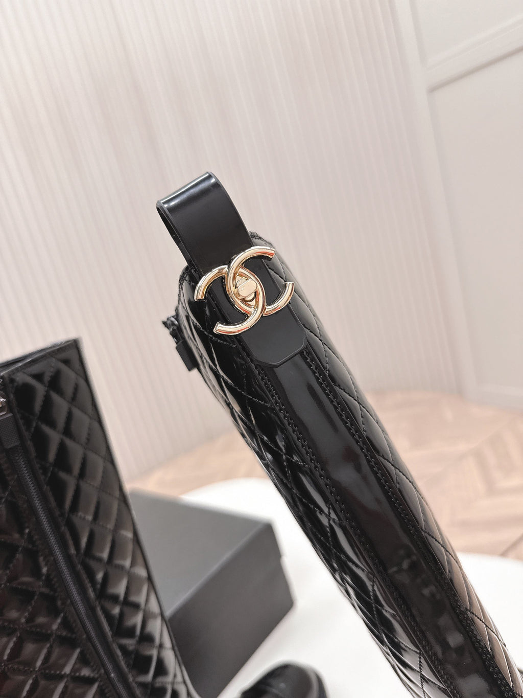 CHANEL KNEE-HIGH BOOTS 25S IN BLACK GLOSSY LAMBSKIN