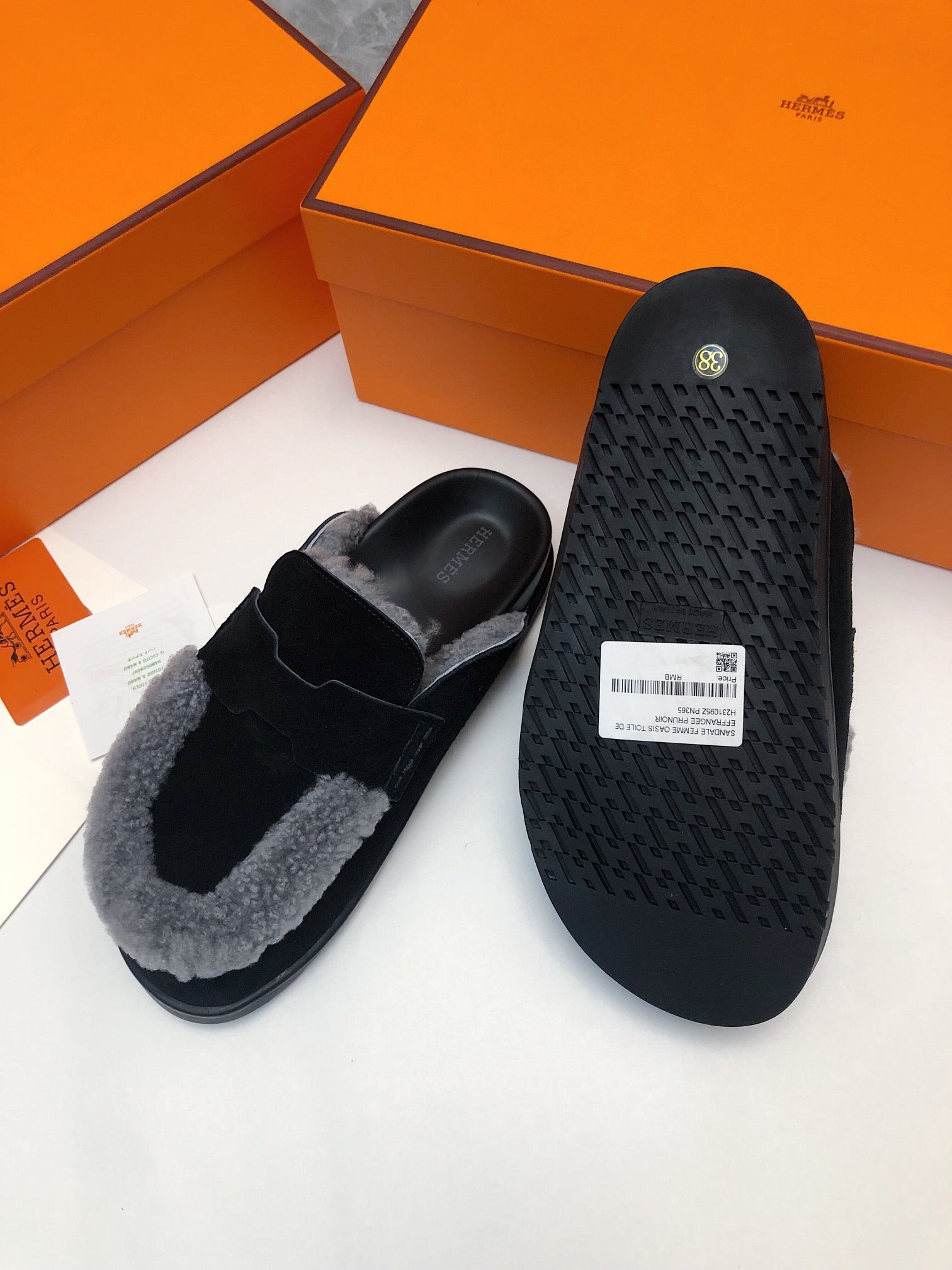 HERMES GO MULE IN BLACK SUEDE ATTACH LIGHT GRAY FLEECE