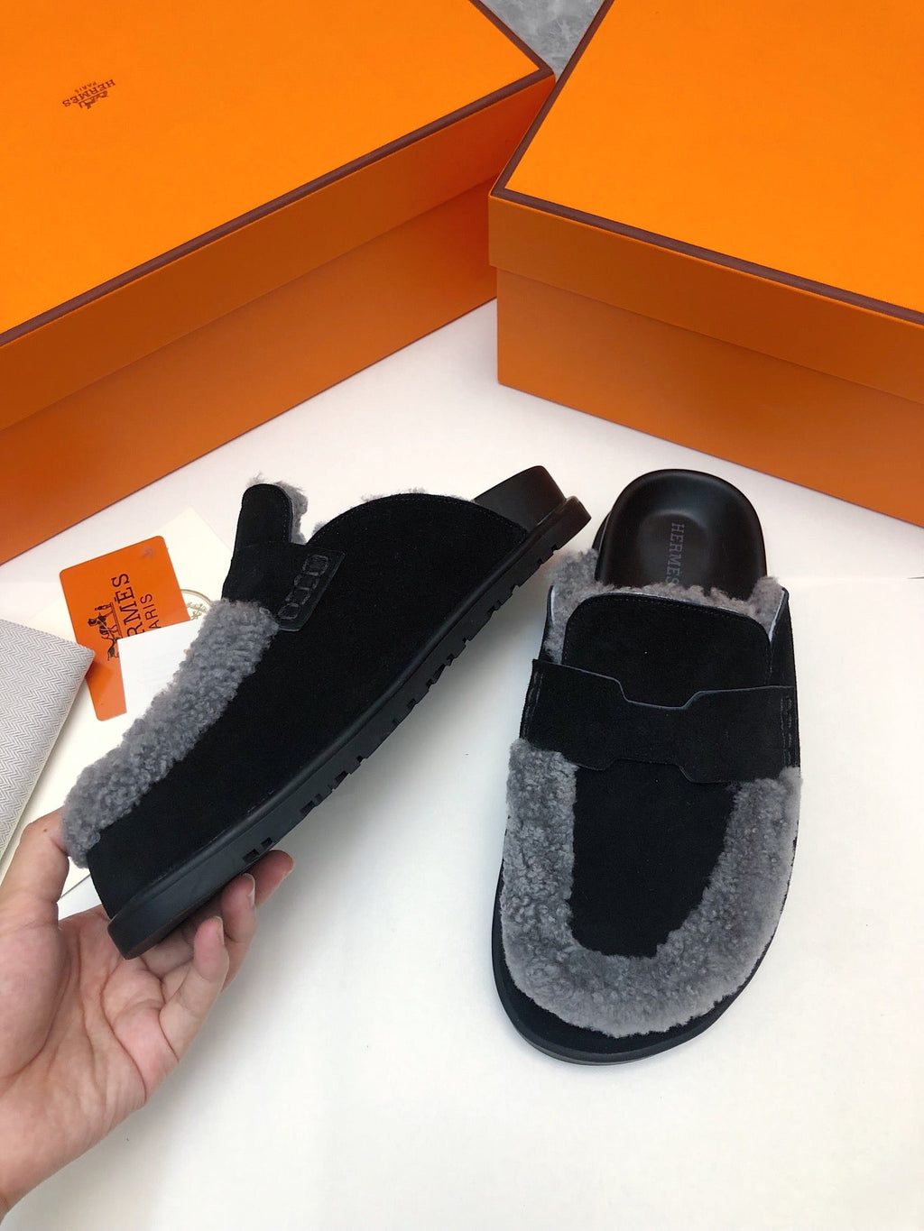 HERMES GO MULE IN BLACK SUEDE ATTACH LIGHT GRAY FLEECE