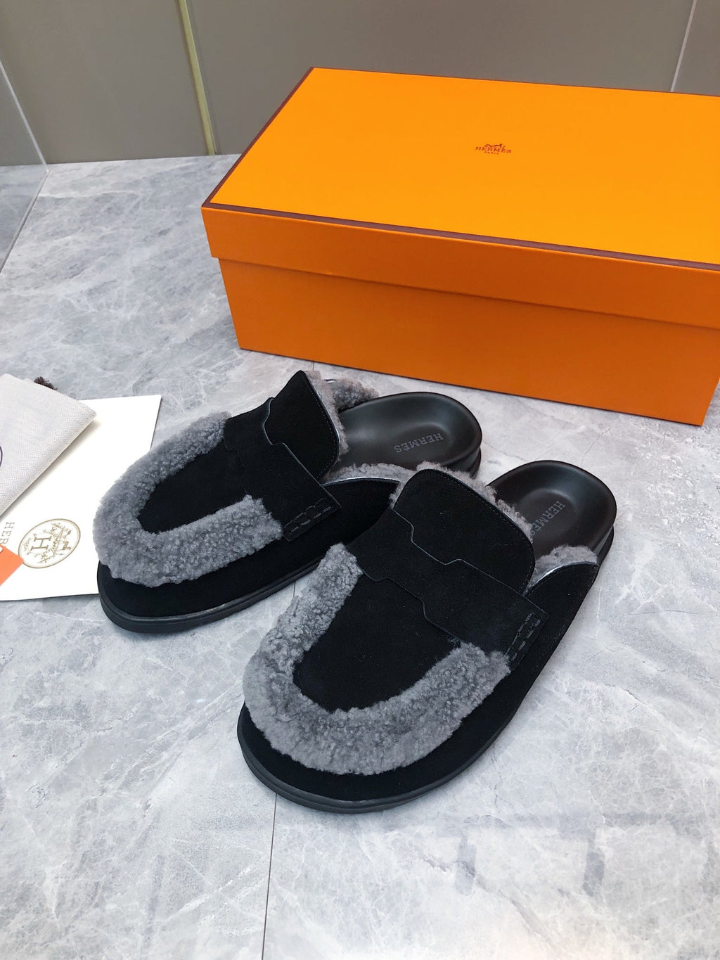 HERMES GO MULE IN BLACK SUEDE ATTACH LIGHT GRAY FLEECE