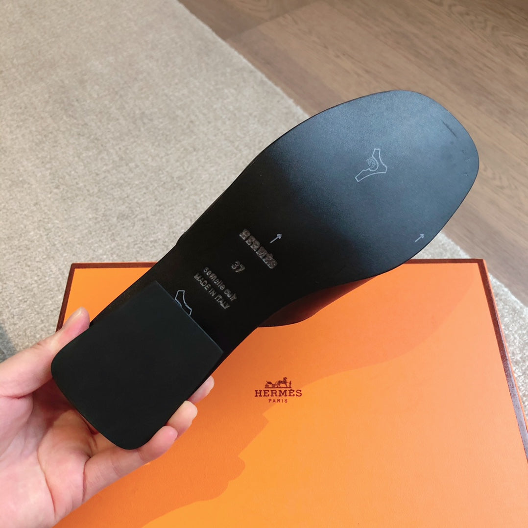 HERMES ISLE SANDAL BLACK CALFSKIN
