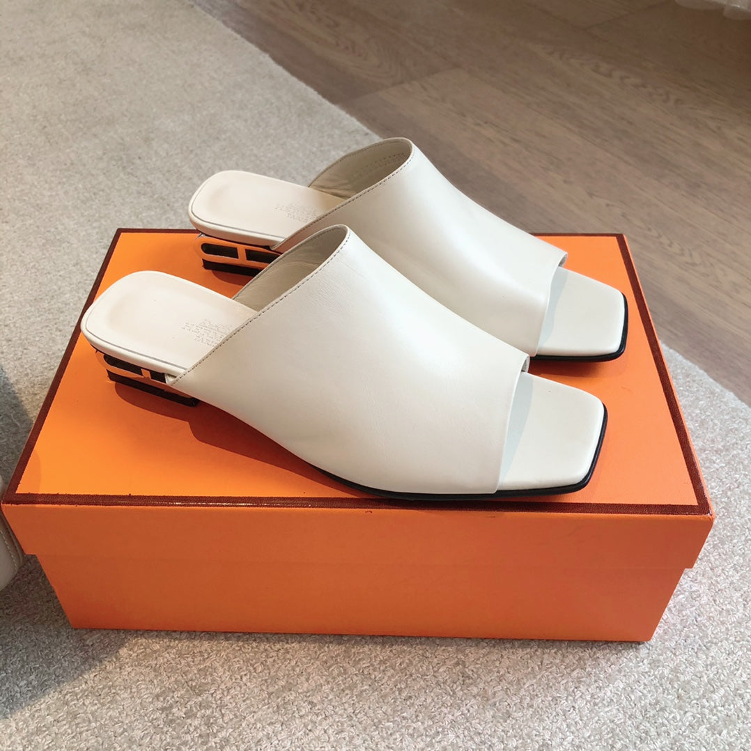 HERMES ICONIQUE 25 SANDAL WHITE CALFSKIN