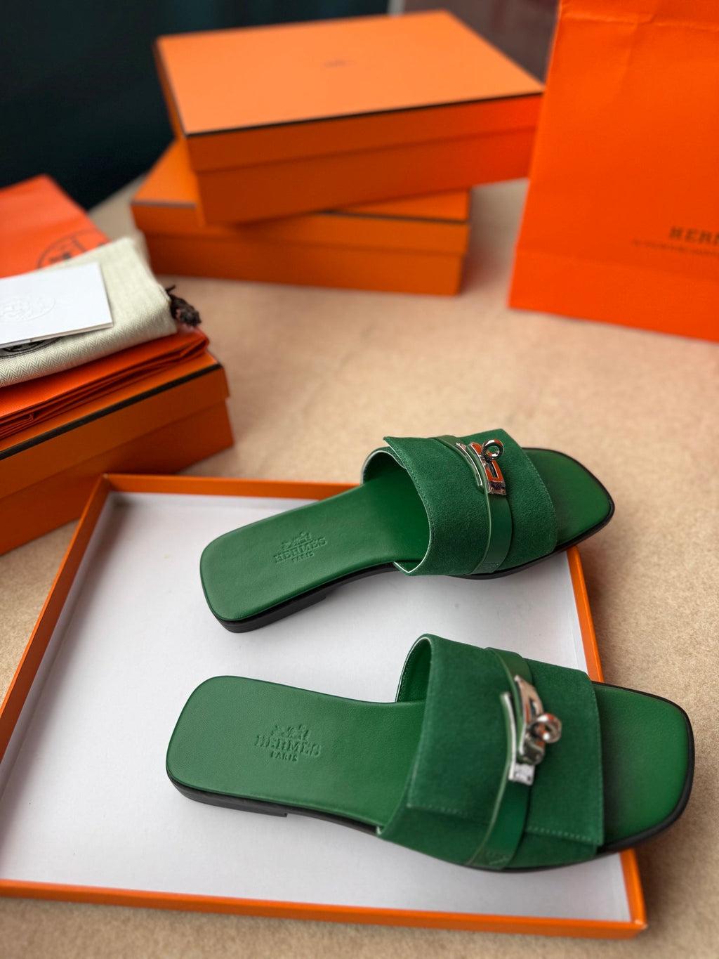 HERMES 0RAN SANDALS IN EMERALD GREEN CALFSKIN