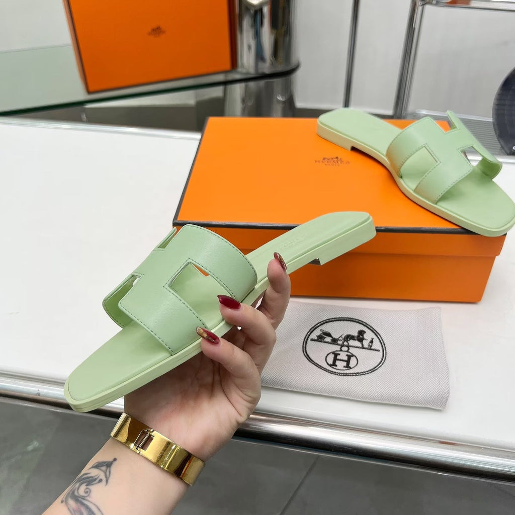 HERMES 0RAN SANDALS IN GREEN PASTEL CALFSKIN