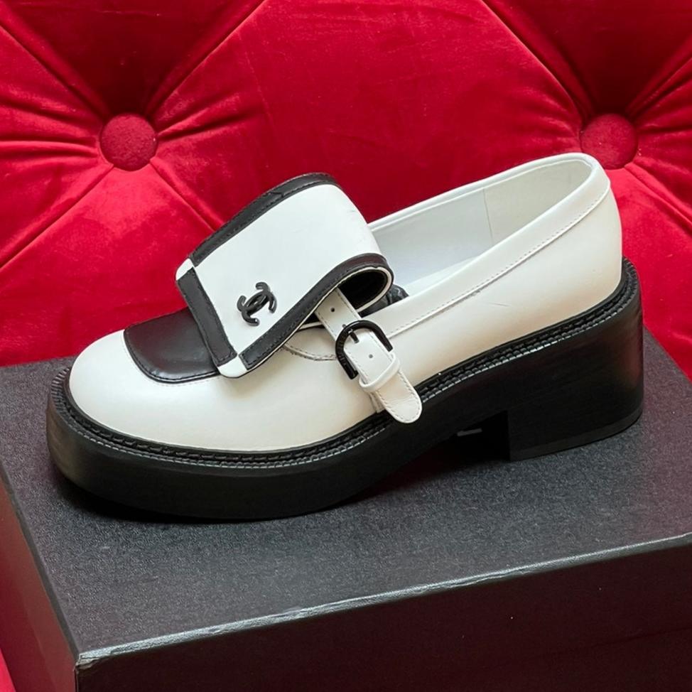CHANEL MOASIN LOAFER IN WHITE MIX BLACK LAMBSKIN