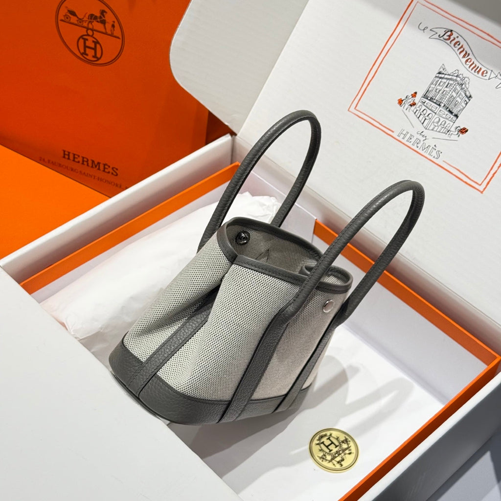 HERMES GARDEN PARTY 23CM IN WHITE TOILETS COTTON CANVAS AND GREY CALFSKIN