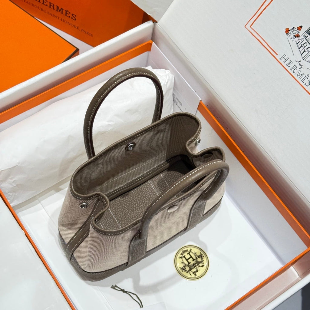 HERMES GARDEN PARTY 23CM IN WHITE TOILETS COTTON CANVAS AND TAUPE CALFSKIN