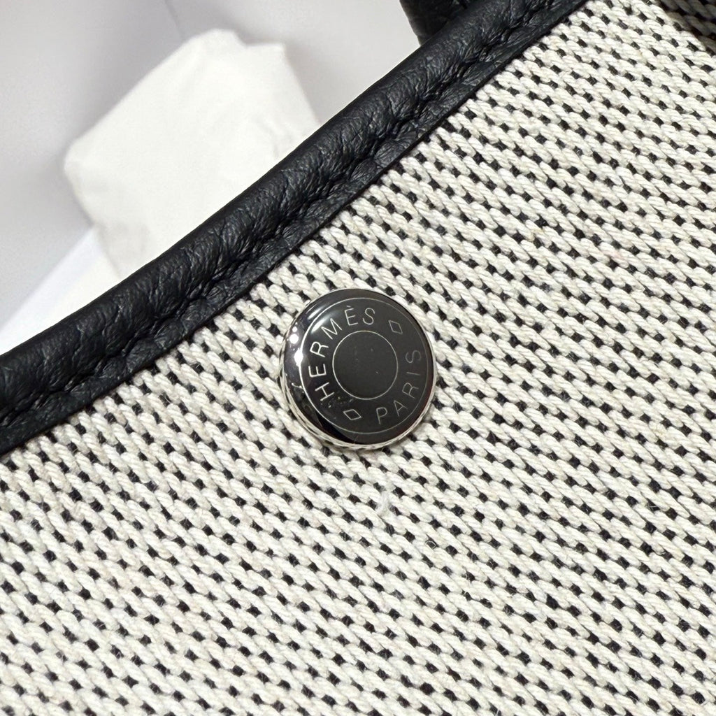 HERMES GARDEN PARTY 30CM IN WHITE TOILETS COTTON CANVAS AND BLACK CALFSKIN BLUE CANVAS ON SIDE OTHER