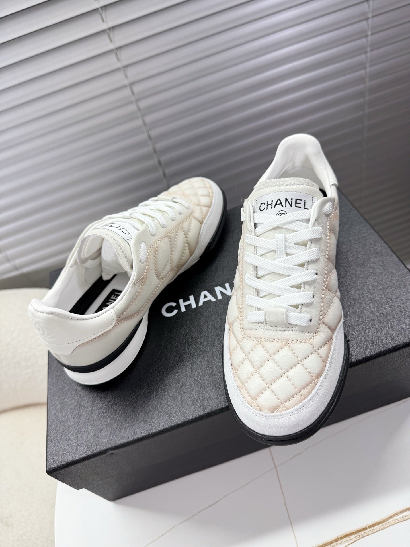 CHANEL 25S TRAINERS WHITE AND LIGHT CORAL IN CALFSKIN