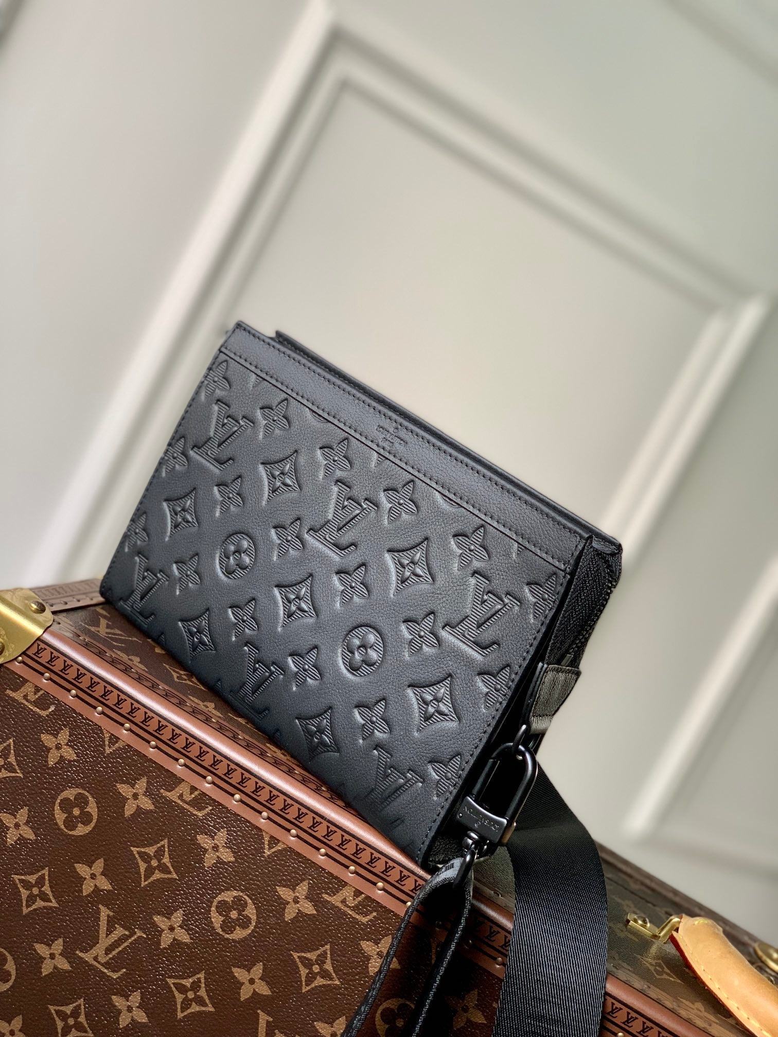 LOUIS VUITTON POCHETTE VOYAGE 22 IN BLACK MONOGRAM SHADOW CALFSKIN