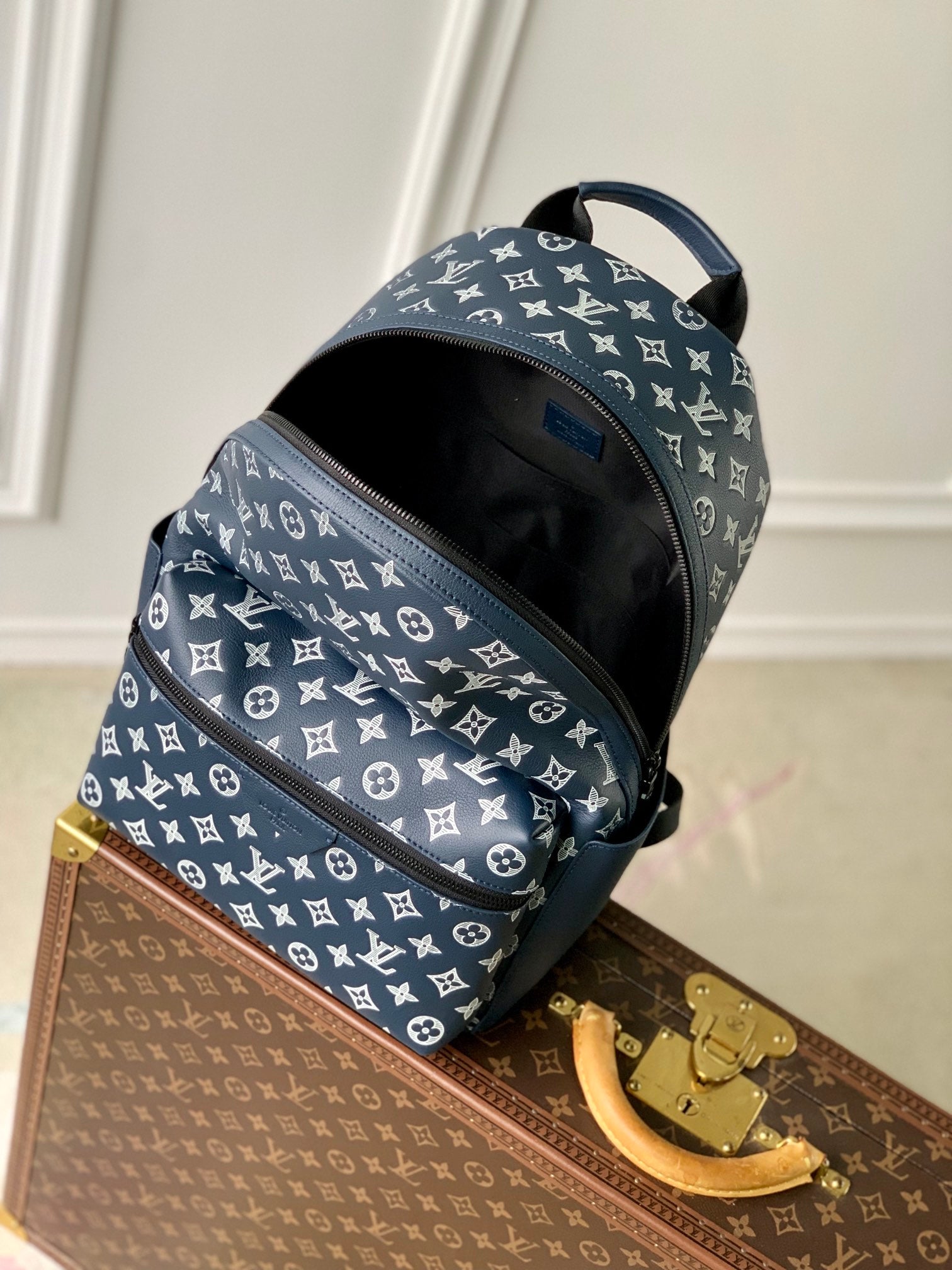 LOUIS VUITTON DISCOVERY PM BACKPACK 38 IN NAVY BLUE LAMBSKIN WHITE MONOGRAM LOGO