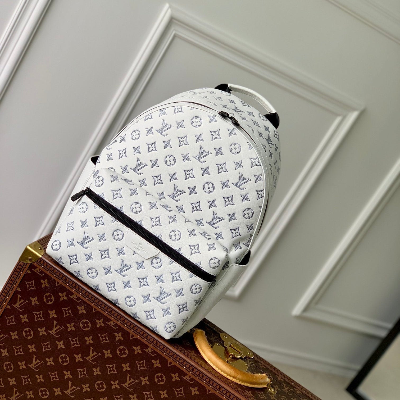 LOUIS VUITTON DISCOVERY PM BACKPACK 38 IN WHITE MONOGRAM LAMBSKIN