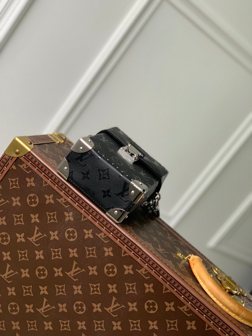 LOUIS VUITTON CAMERA BOX BAG 17 IN BLACK MONOGRAM EMBOSSED CALFSKIN SILVER CHAIN