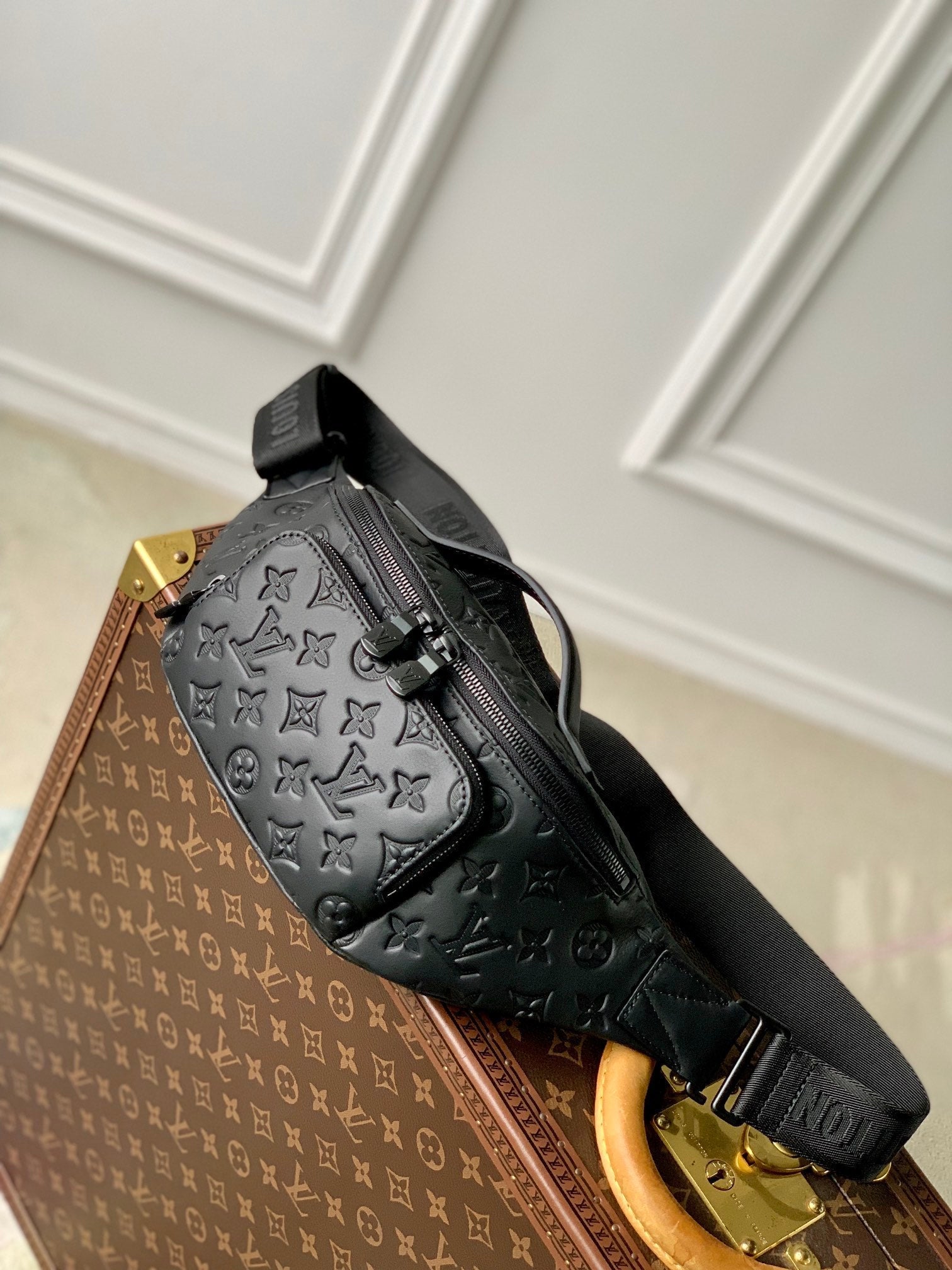 LOUIS VUITTON RUSH BUMBAG 30 IN BLACK MONOGRAM SHADOW CALFSKIN