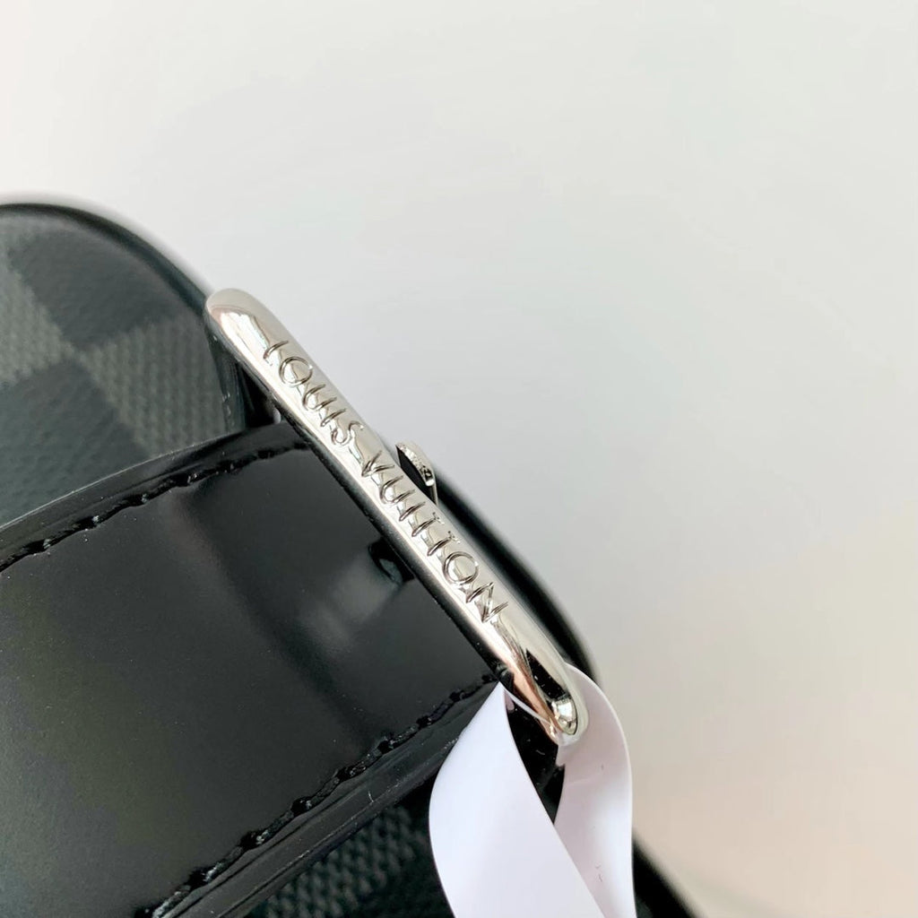 LOUIS VUITTON LOCKER DOPP KIT 23 IN GREY BLACK DAMIER GRAPHITE CANVAS