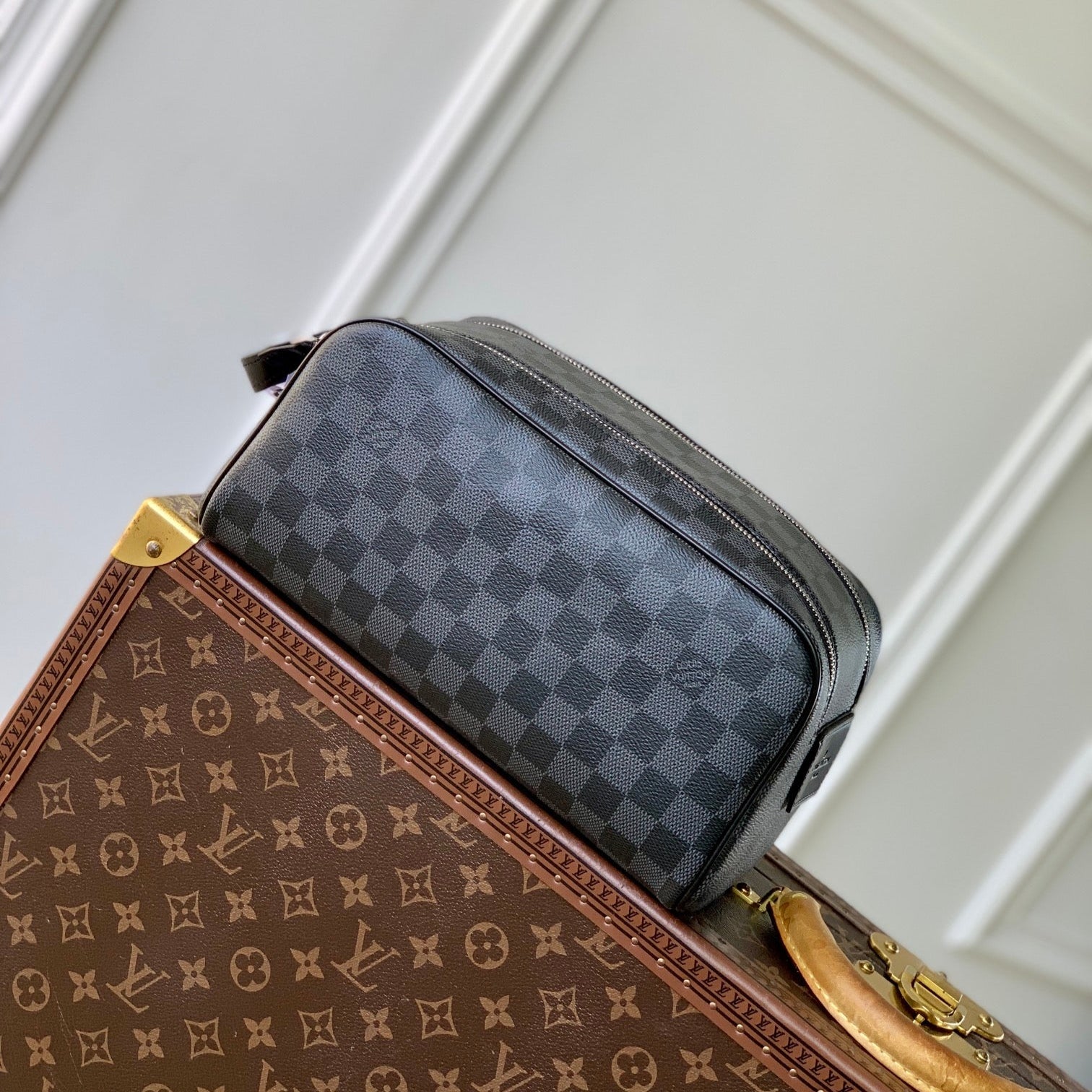 LOUIS VUITTON DOPP KIT 28 IN BLACK DAMIER GRAPHITE CANVAS
