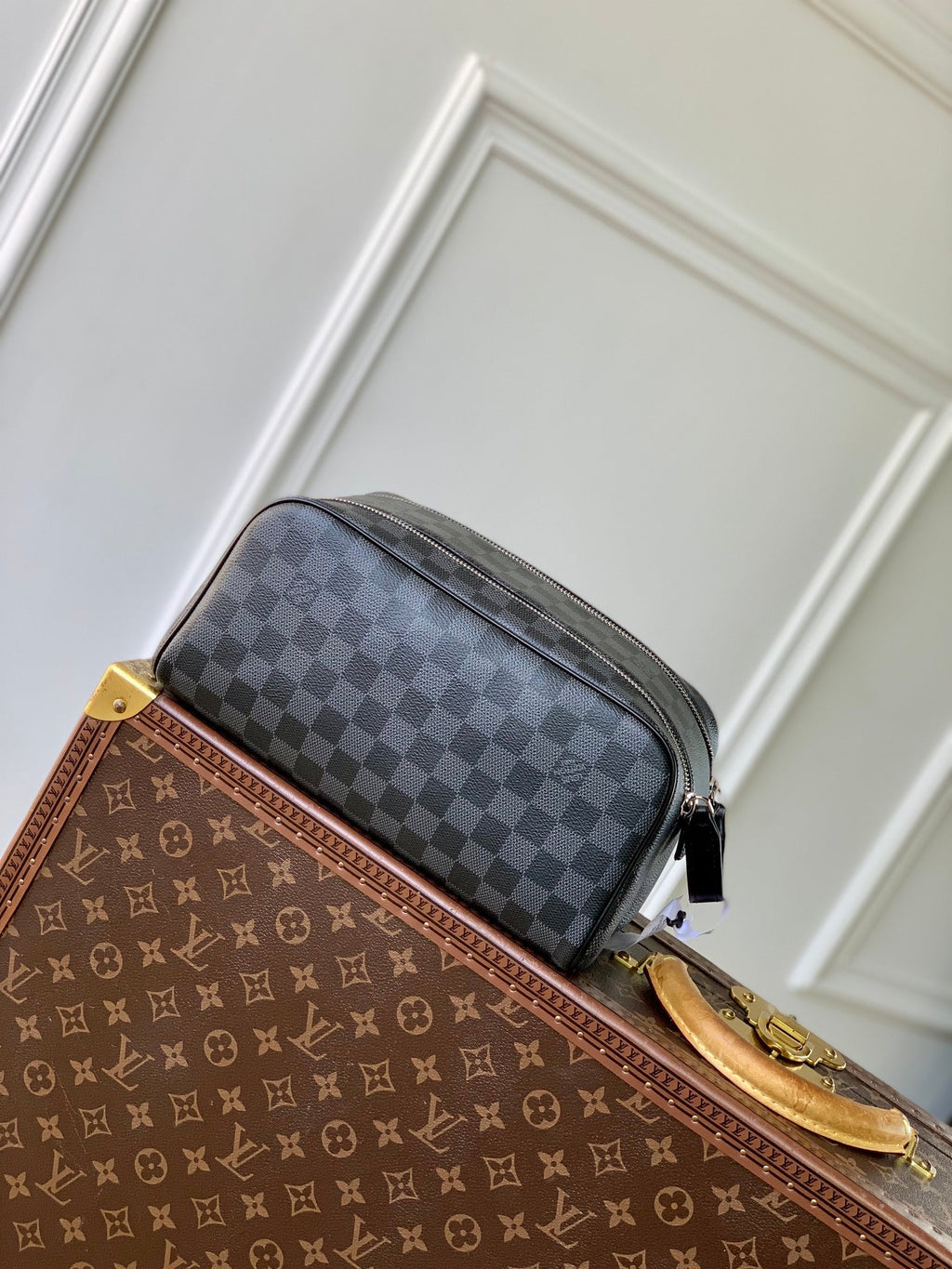 LOUIS VUITTON DOPP KIT 28 IN BLACK DAMIER GRAPHITE CANVAS