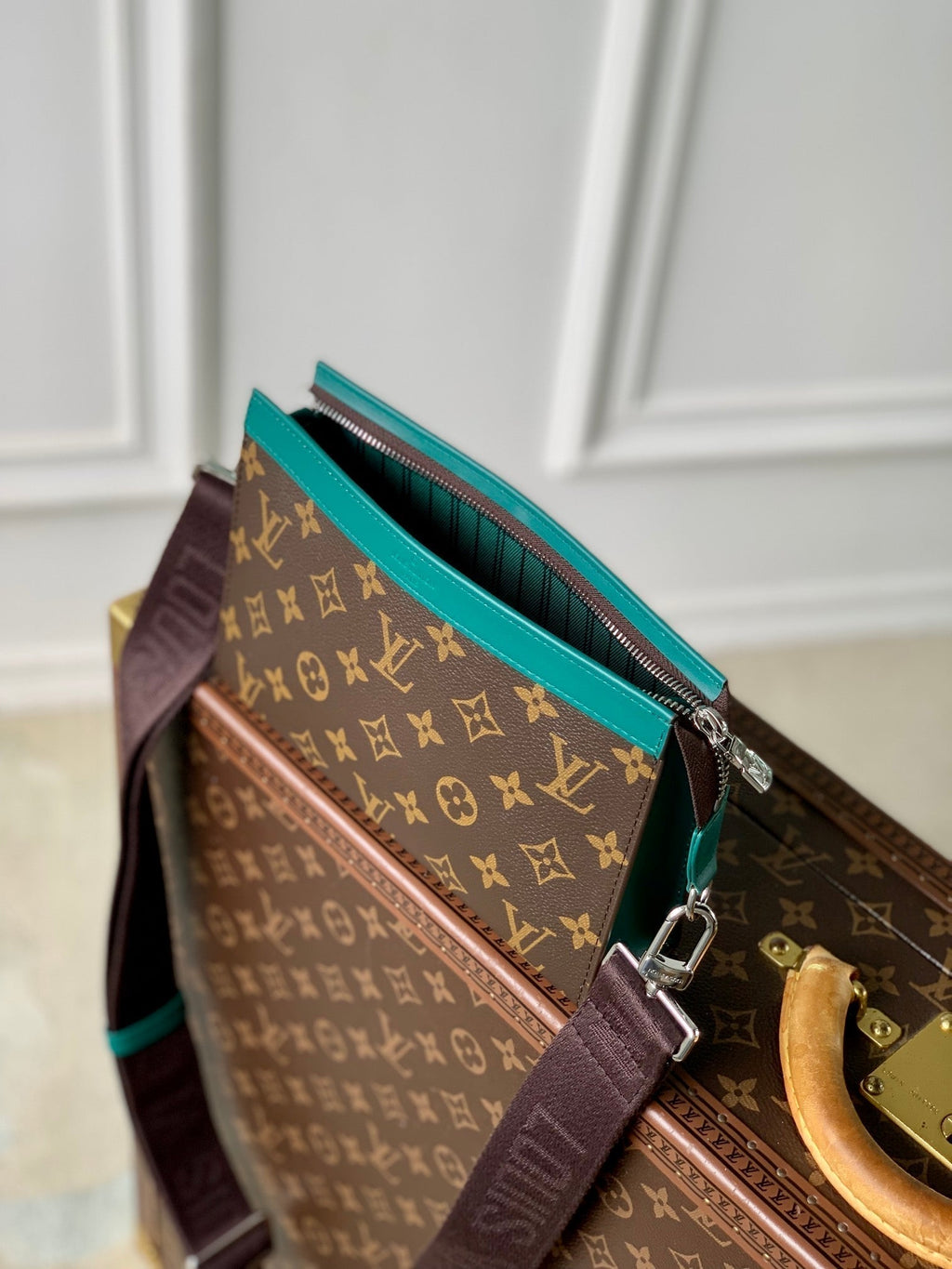 LOUIS VUITTON GASTON WEARABLE WALLET 18 IN BROWN MONOGRAM CANVAS MIX GREEN CALFSKIN