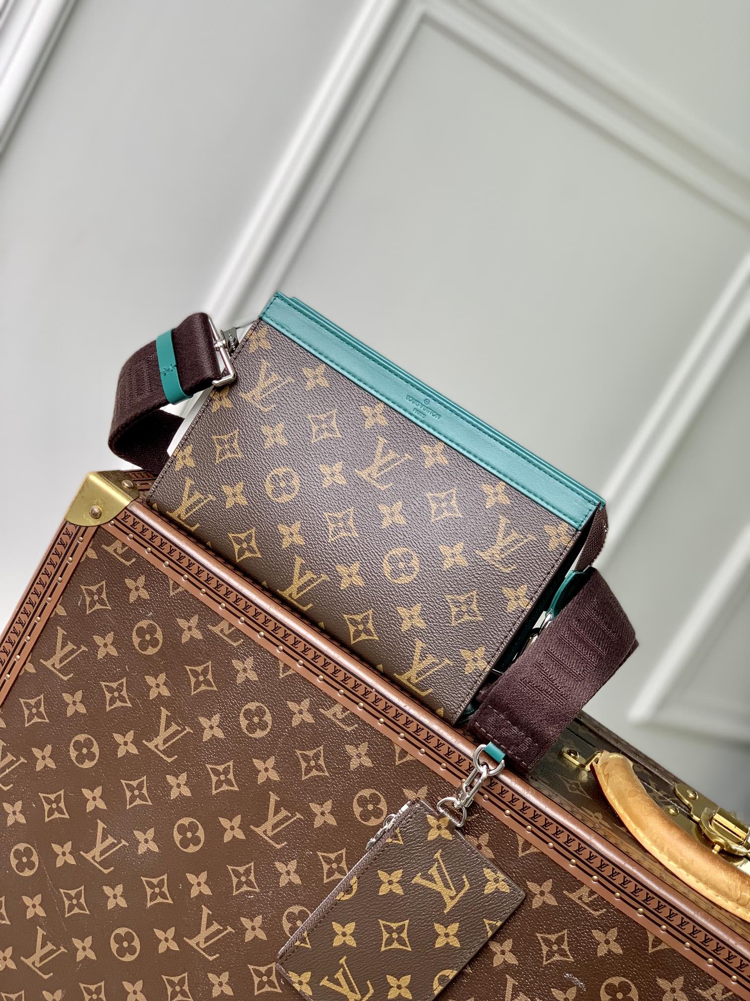 LOUIS VUITTON GASTON WEARABLE WALLET 18 IN BROWN MONOGRAM CANVAS MIX GREEN CALFSKIN