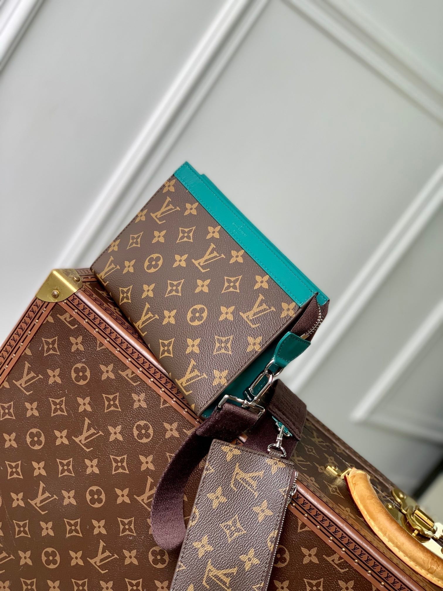 LOUIS VUITTON GASTON WEARABLE WALLET 18 IN BROWN MONOGRAM CANVAS MIX GREEN CALFSKIN