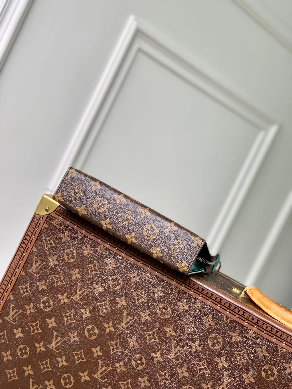 LOUIS VUITTON GASTON WEARABLE WALLET 18 IN BROWN MONOGRAM CANVAS MIX GREEN CALFSKIN