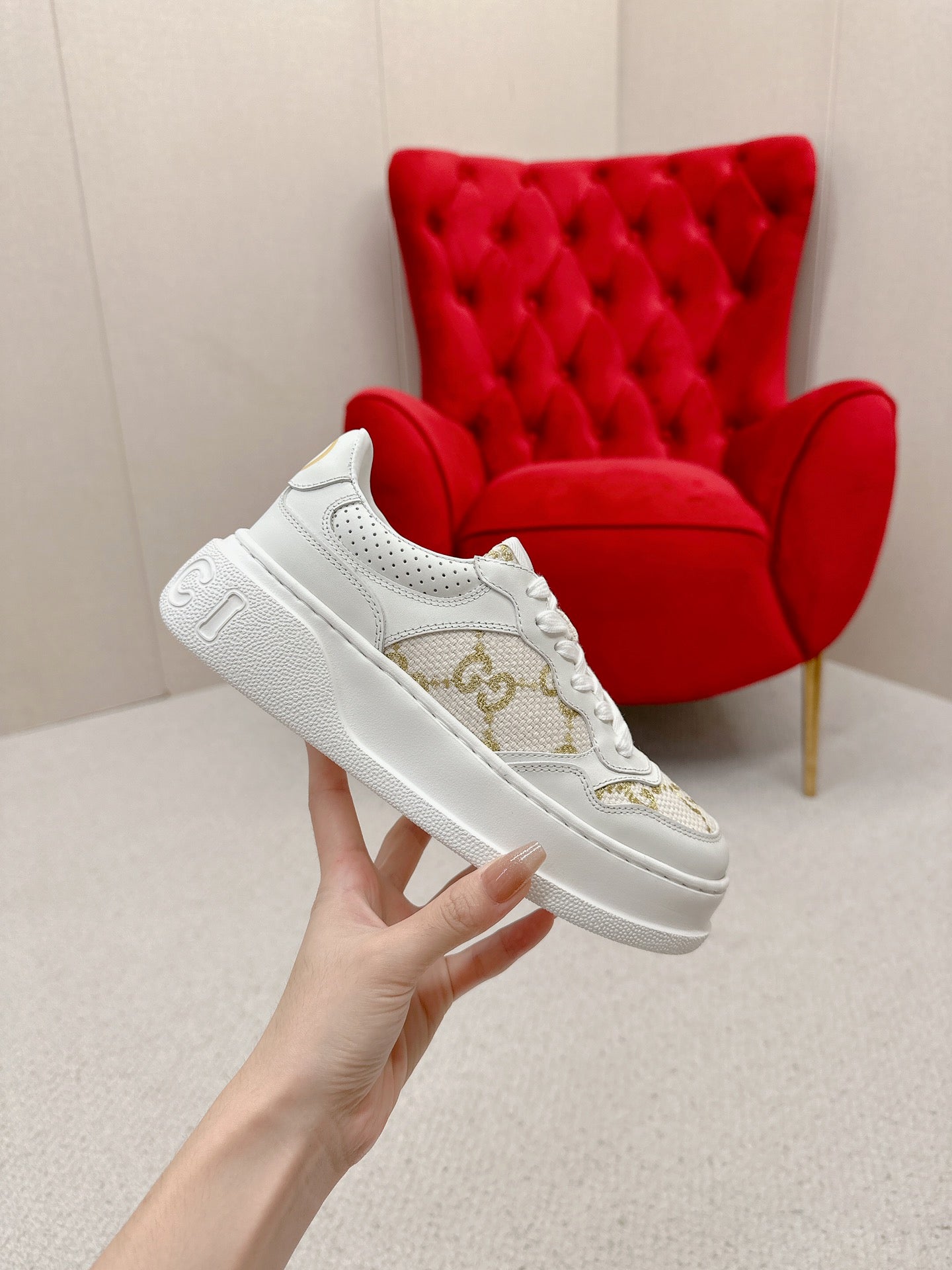 GUCCI TRAINER WHITE CALFSKIN WITH PATTERN