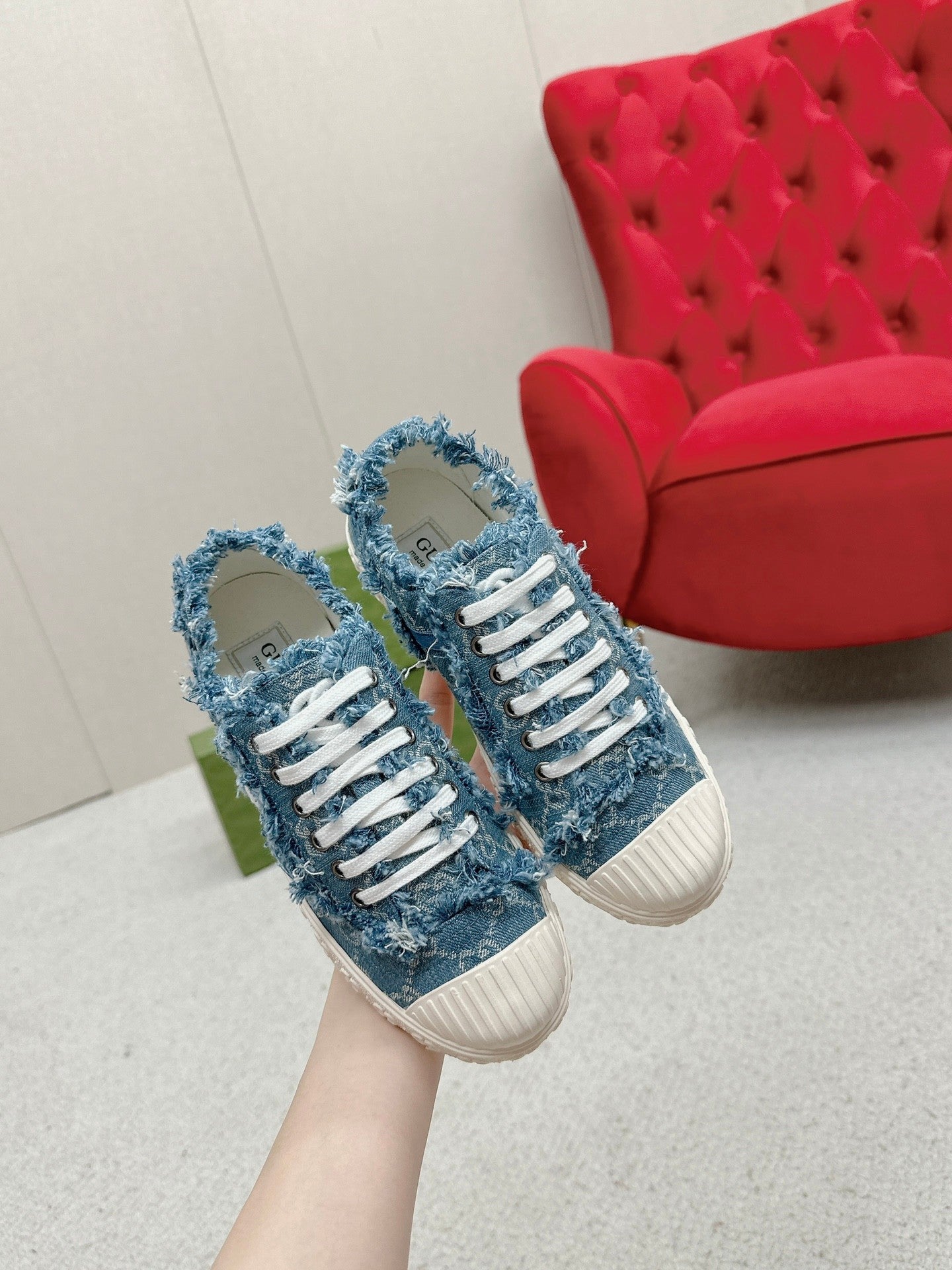 GUCCI TRAINER SCALLOPED TOE BLUE DENIM