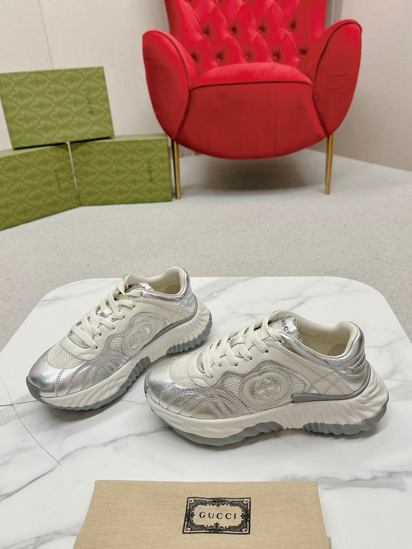 GUCCI RIPPLE TRAINER LIGHT SILVER LAMBSKIN