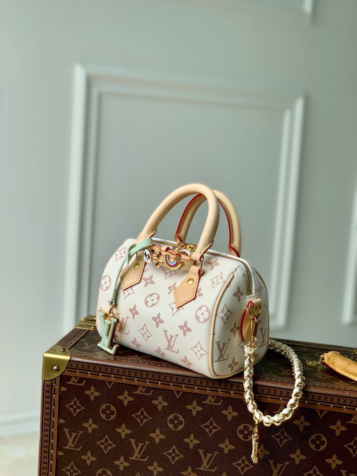 LOUIS VUITTON MINI SPEEDY BAG GREEN CHARM 18 IN LIGHT BROWN MONOGRAM DUNE COATED CANVAS