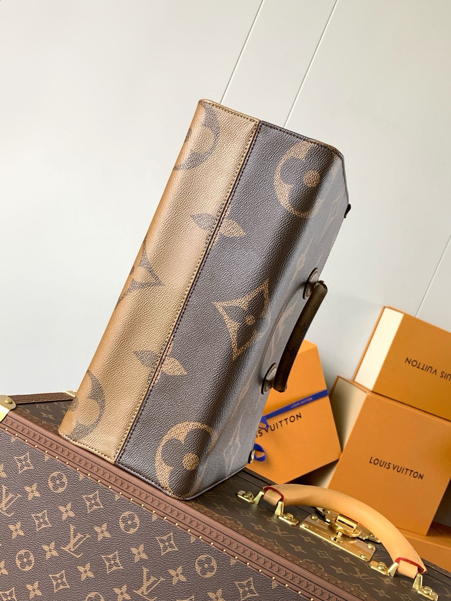LOUIS VUITTON ONTHEGO MM 35CM MONOGRAM GIANT CANVAS