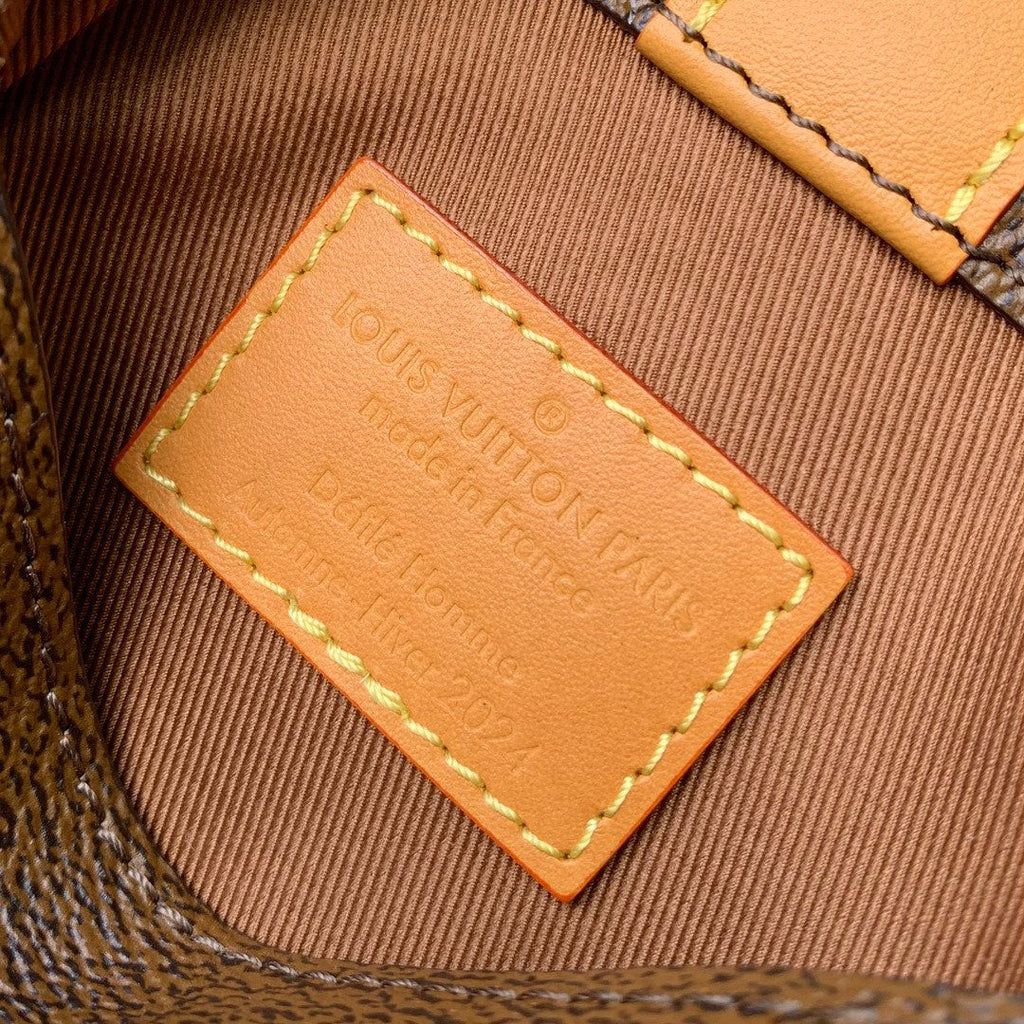 LOUIS VUITTON ENVELOPE POUCH 18 IN BROWN MONOGRAM COATED CANVAS AND CALFSKIN