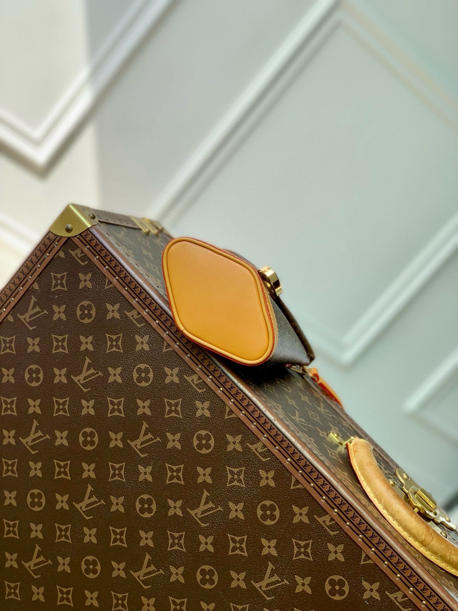 LOUIS VUITTON ENVELOPE POUCH 18 IN BROWN MONOGRAM COATED CANVAS AND CALFSKIN