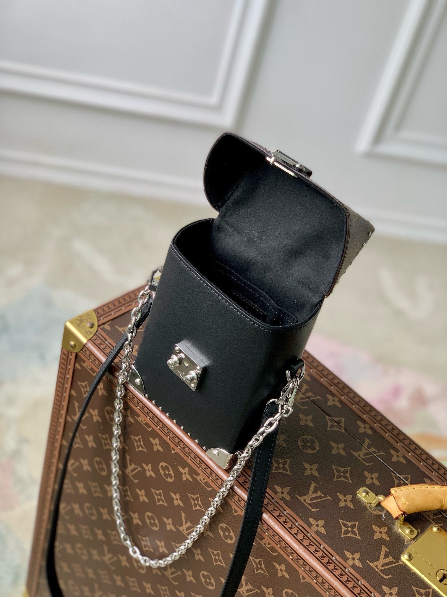 LOUIS VUITTON CAMERA BOX VIVE BAG 17 IN BLACK MONOGRAM CALFSKIN SILVER-TONE METALLIC