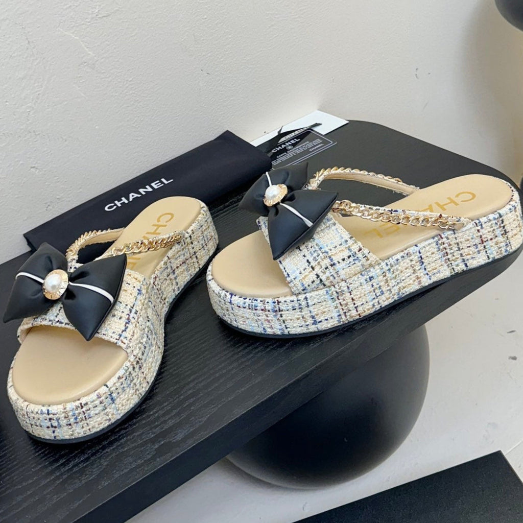 CHANEL PLATFORM FLIP-FLOPS IN BEIGE TWEED FABRIC