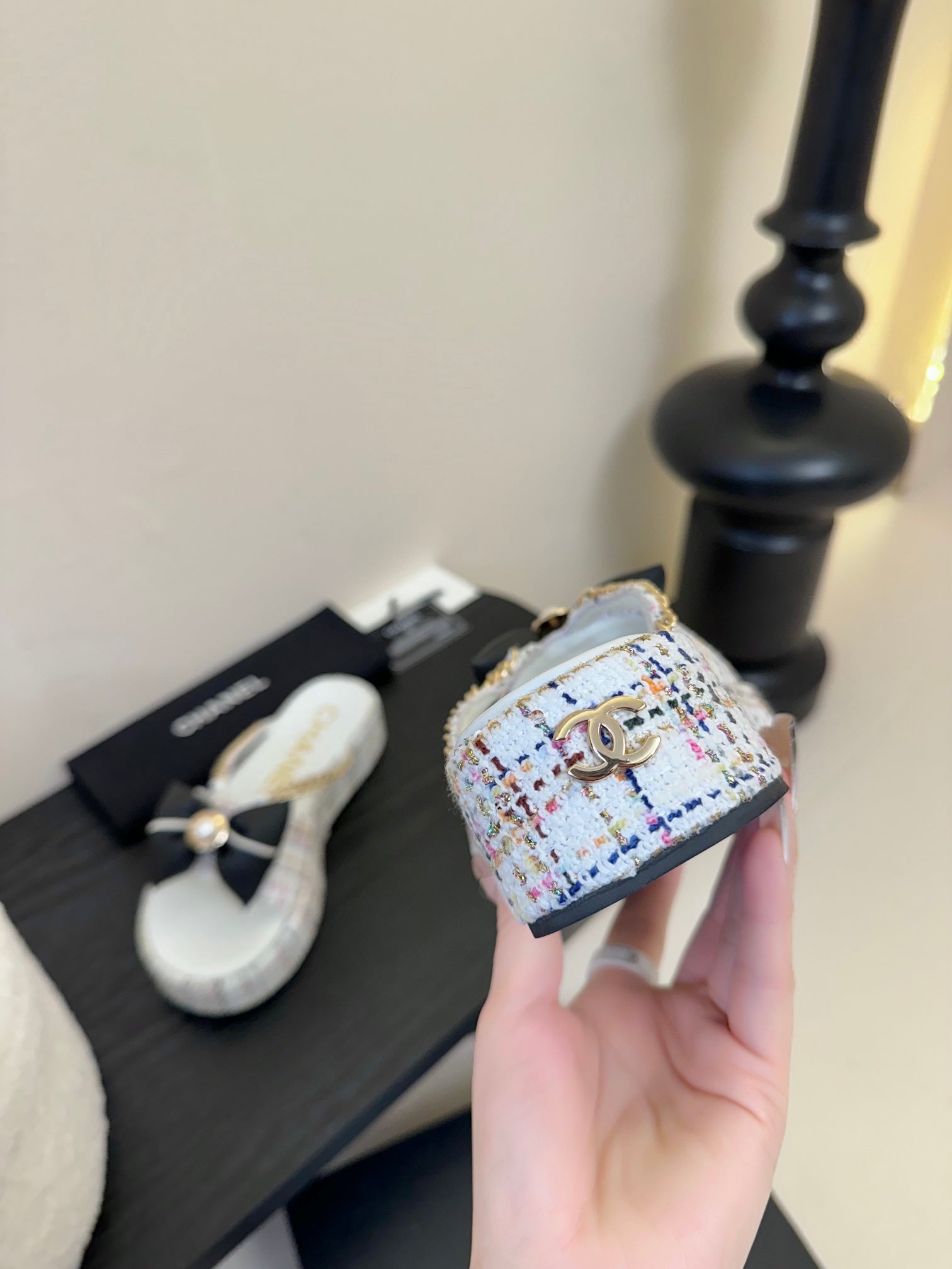 CHANEL PLATFORM FLIP-FLOPS IN WHITE TWEED FABRIC