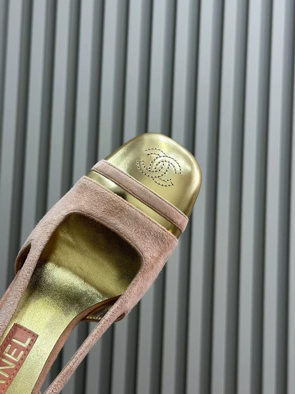 CHANEL HIGH SLINGBACKS IN LIGHT PINK SUEDE AND GOLDEN LAMBSKIN