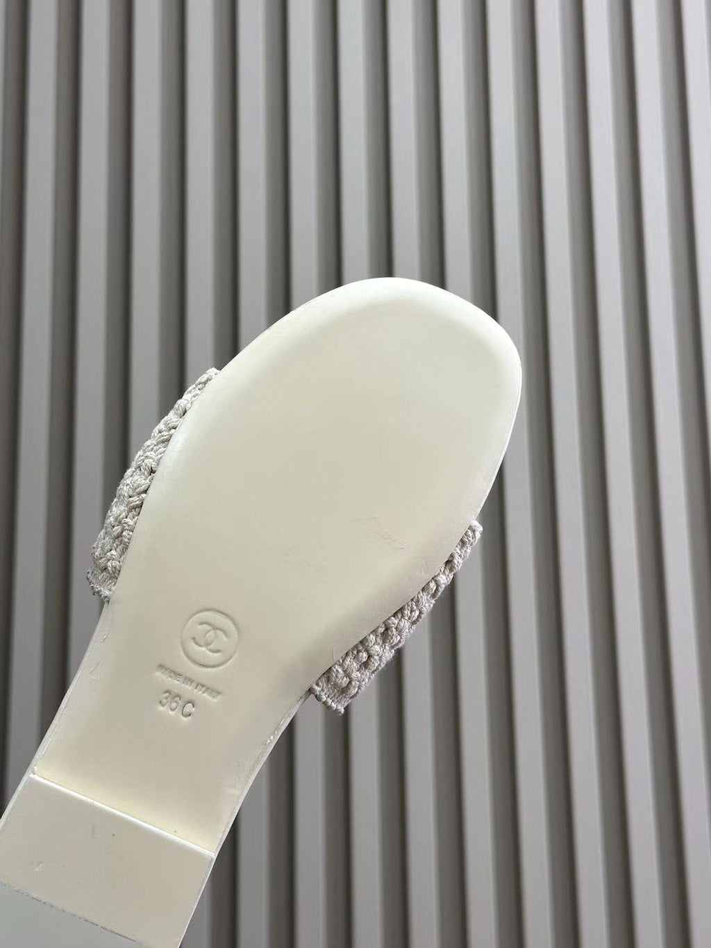 CHANEL WOVEN SLIPPERS WHITE COWHIDE SOLE